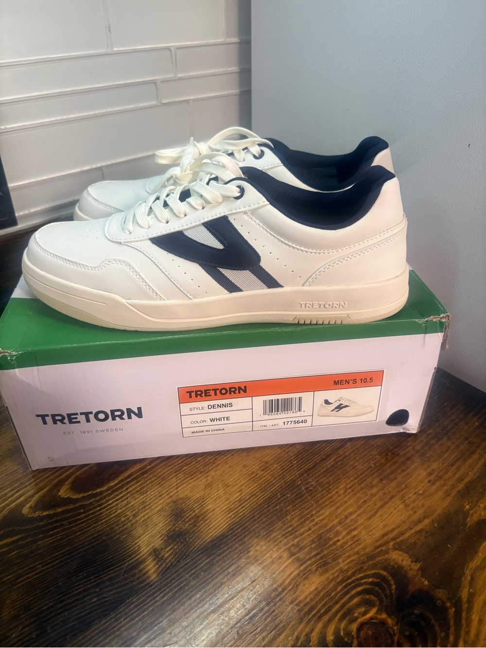 Tretorn Dennis White And Navy Sneakers Size 10.5